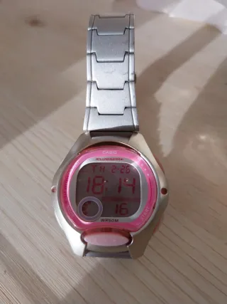 Reloj Casio Digital Rosa y Plateado