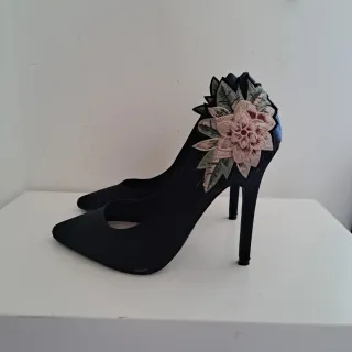 Decolleté nere Limited Edition fiori rosa