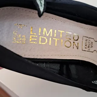 Decolleté nere Limited Edition fiori rosa