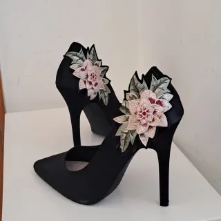 Decolleté nere Limited Edition fiori rosa