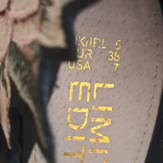 Decolleté nere Limited Edition fiori rosa