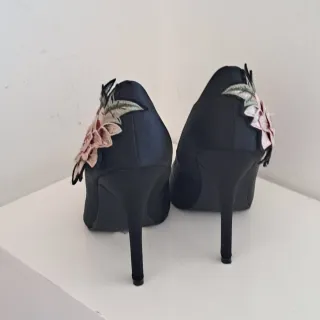 Decolleté nere Limited Edition fiori rosa