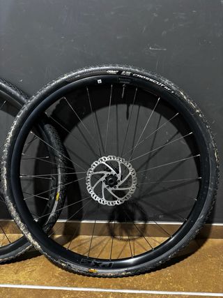 Juego Ruedas Giant aluminio preparadas para gravel