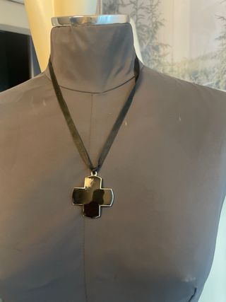 Colgante Cruz Negro y Plateado