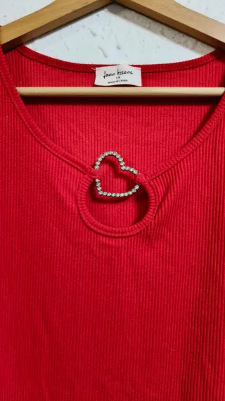 Blusa acanalada con corazón brillante