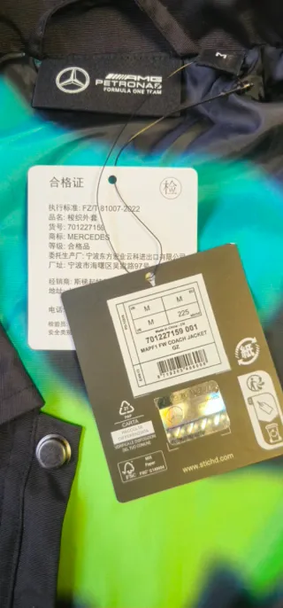 Cazadora Mercedes AMG Petronas F1 Team Negra