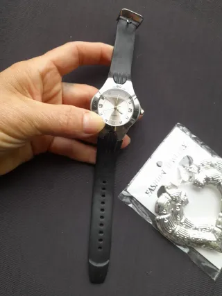 Reloj Quartz Plata + pendiente corazon regalo