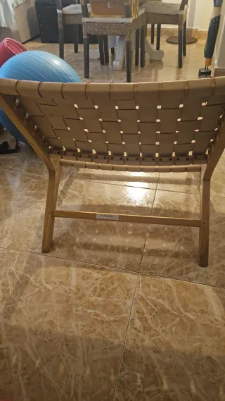 Sillón de madera tejido beige