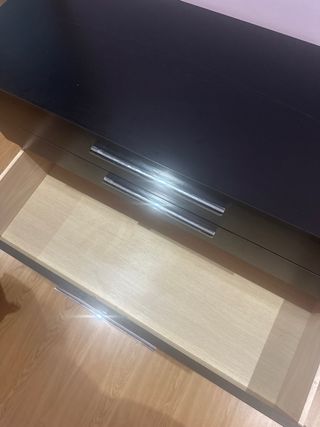 Cómoda negra de madera