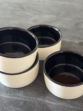 5 Taças Pequenas Molho Cerâmica Branco Preto