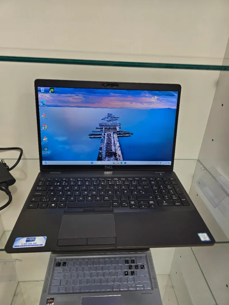 Dell Precision 3541 afbeelding 2