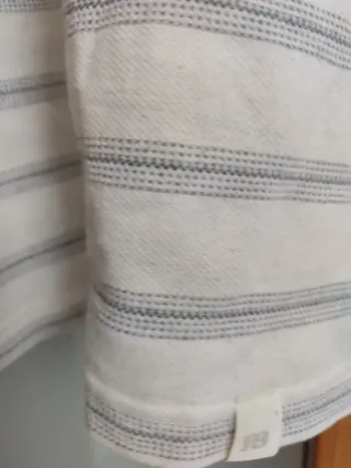 Camiseta Pull&Bear rayas blancas y grises