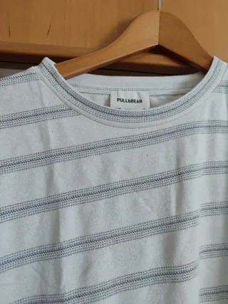 Camiseta Pull&Bear rayas blancas y grises