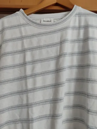 Camiseta Pull&Bear rayas blancas y grises