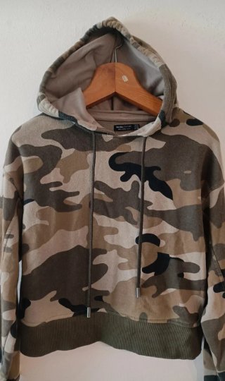 Sudadera Bershka crop camuflaje Talla S