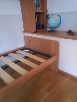 Estructura de cama de 90 y somier de madera