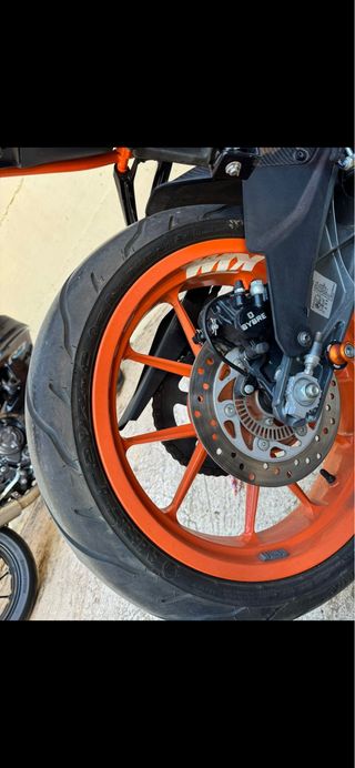 KTM RC 125 Negra y Naranja