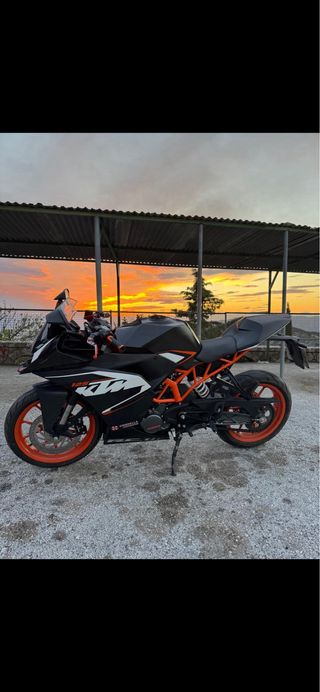 KTM RC 125 Negra y Naranja