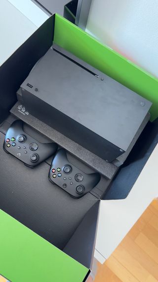 Xbox Series X + 2 Mandos