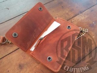 Portafoglio in pelle con catena