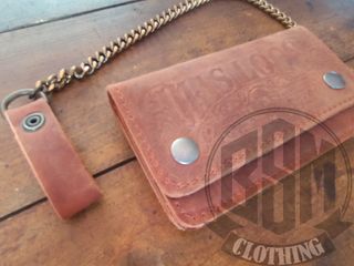 Portafoglio in pelle con catena