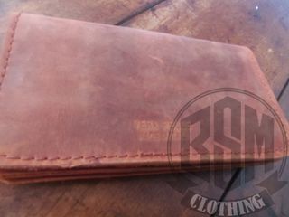 Portafoglio in pelle con catena