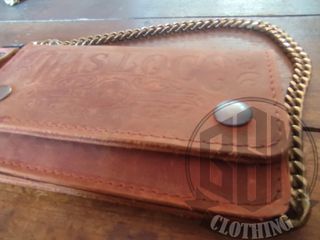 Portafoglio in pelle con catena