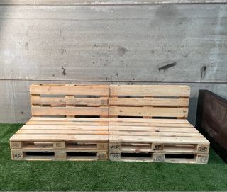 Chill out de palets, sofás y mesas