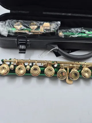 Flauta travesera verde, platos cerrados desalinead