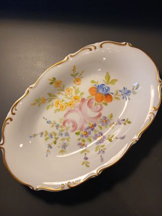 Piatto in porcellana decorato a mano