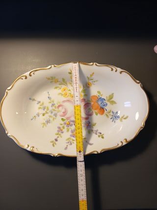 Piatto in porcellana decorato a mano