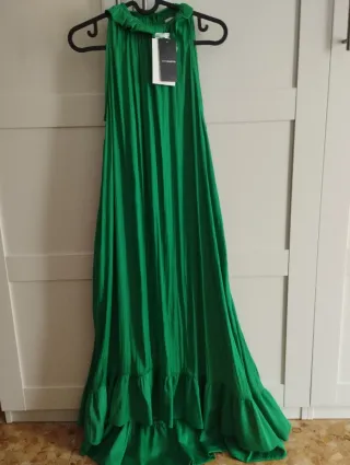 Vestido largo verde con volantes