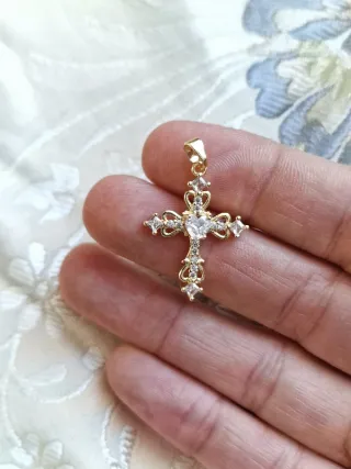 Colgante Cruz Dorada Niña Corazón