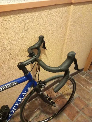 Bicicleta de carreras Opera azul