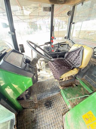 Tractor John Deere 6300 con pala