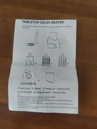 Tagliaverdure e grattugia a manovella