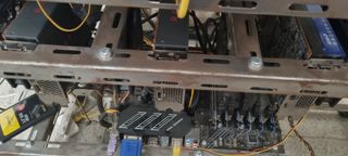 Rig Minería 14 GPU AMD W5700 Pro RX5700