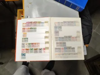 Volume Francobolli 710