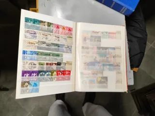 Volume Francobolli 710