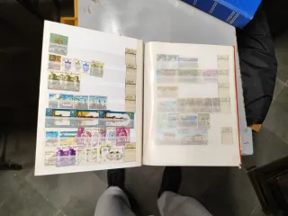 Volume Francobolli 710