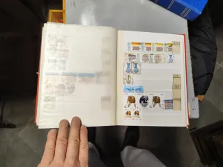 Volume Francobolli 710