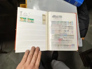 Volume Francobolli 710