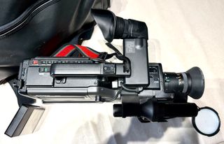 Videocámara Sony CCD-V5000E Hi8 PRO + Accesorios