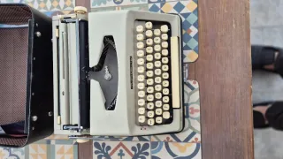 Máquina de escribir portátil con maletín