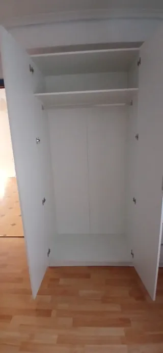 Armario 3 puertas blanco. Precio no negociable.