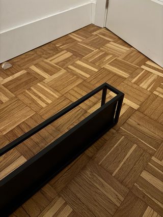 Estanterías de pared metálicas negras