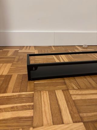 Estanterías de pared metálicas negras