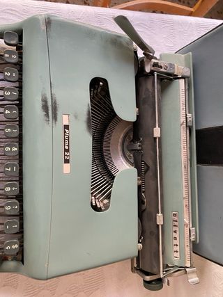 Máquina de escribir Olivetti Pluma 22