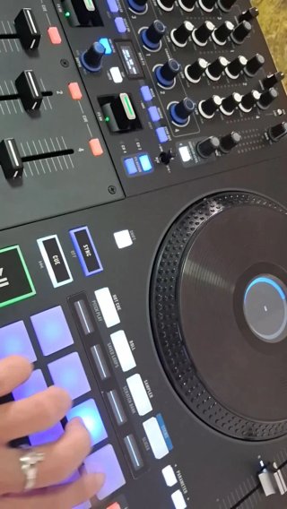 Controladora DJ RANE FOUR Negra Multicolor