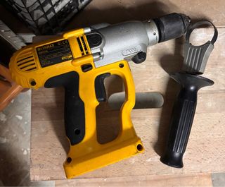 Taladro Dewalt 24V DW006